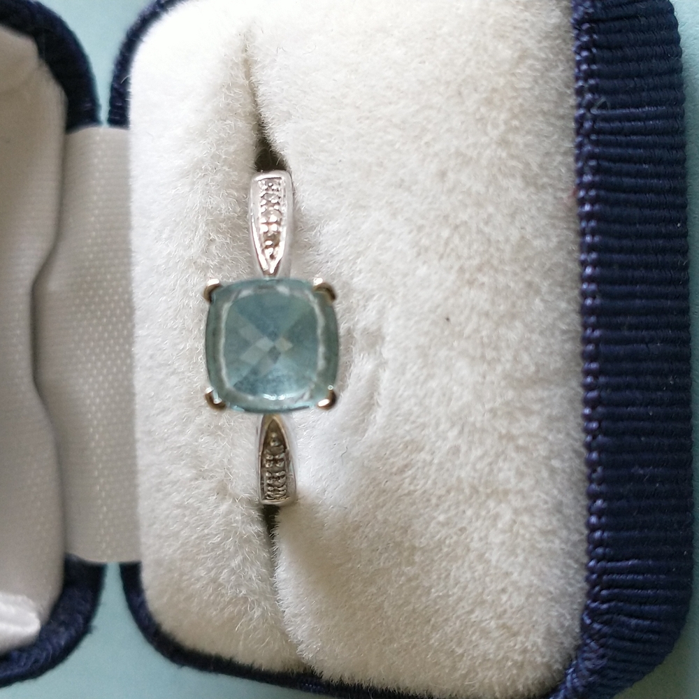 Elegant 14k Aquamarine Ring